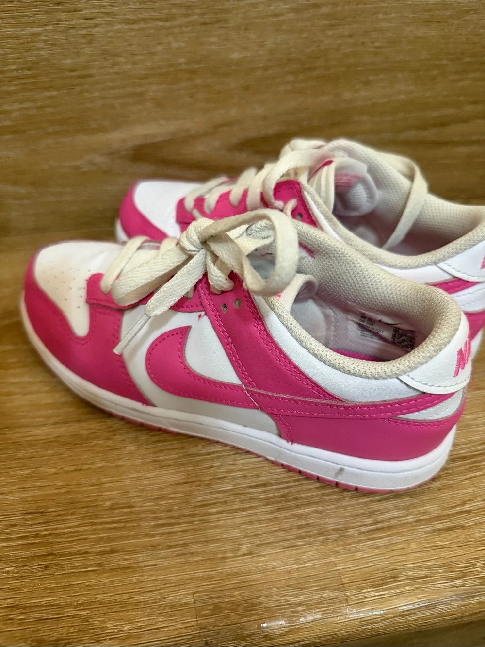 Nike Kids Low-Top Sneakers in Pink and White